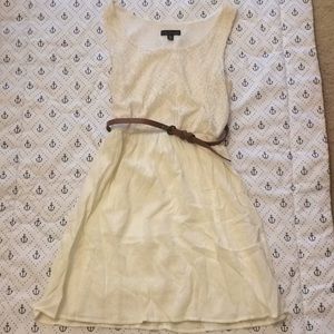 Light summer dress with belt Medium